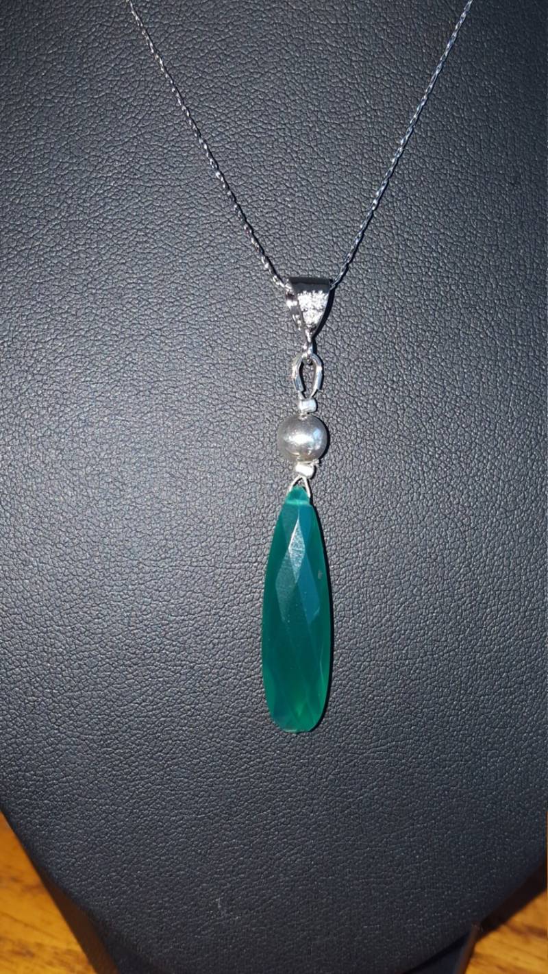 Facettierter Grüner Onyx Tropfen Anhänger Mit Silber Und Cz Anhänger von DianaReevesJewelry