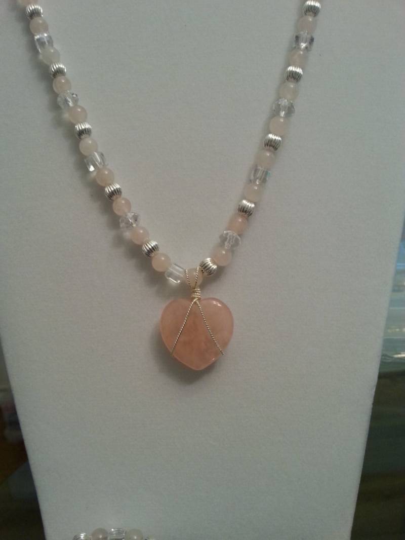 Handgefertigte Rosa Und Weiße Rosenquarz Halskette von DianaReevesJewelry