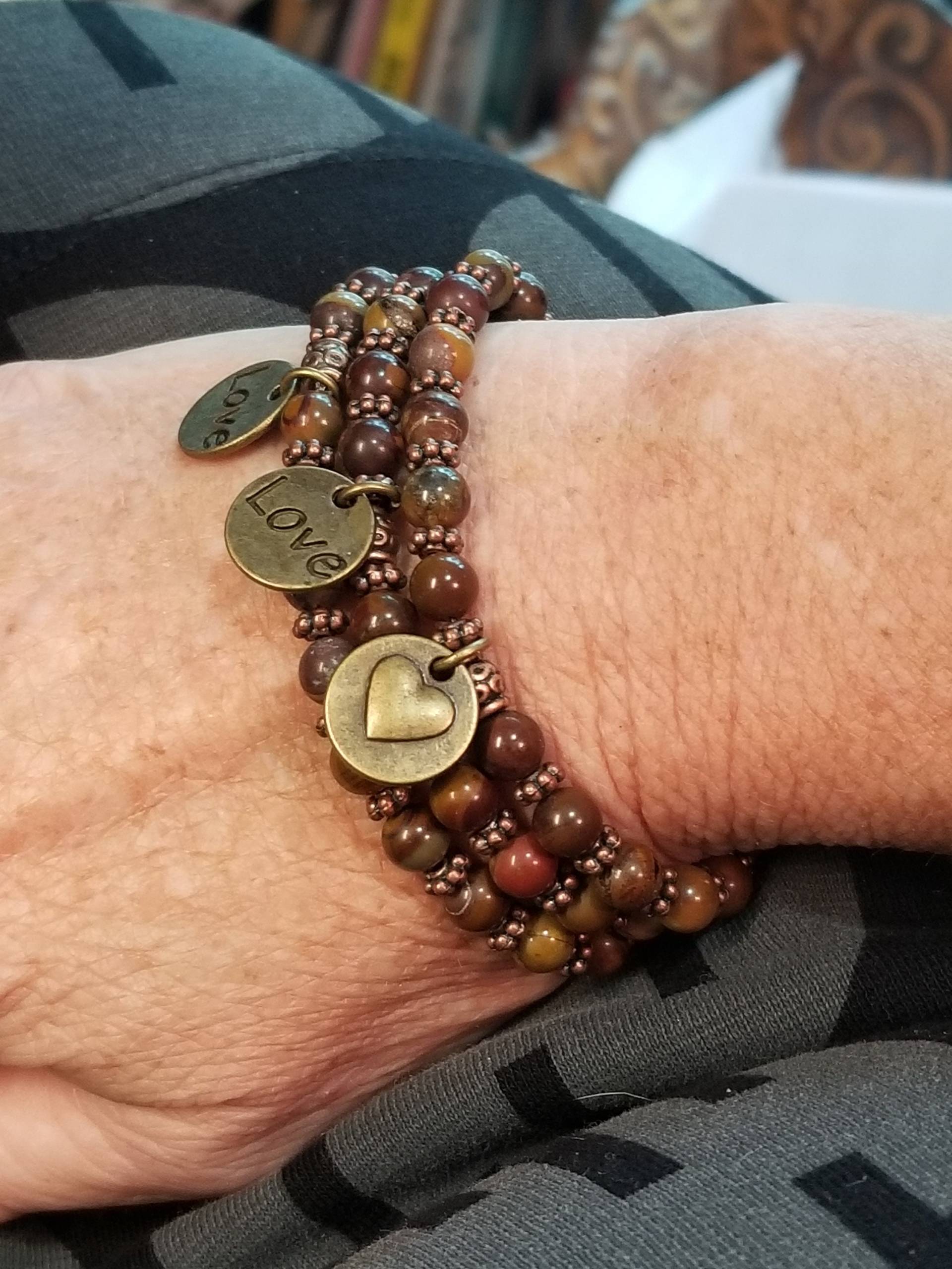 Dehnbares Armband Aus Jaspis Und Kupfer Mit Messing Charm. Ein Strang von DianaReevesJewelry