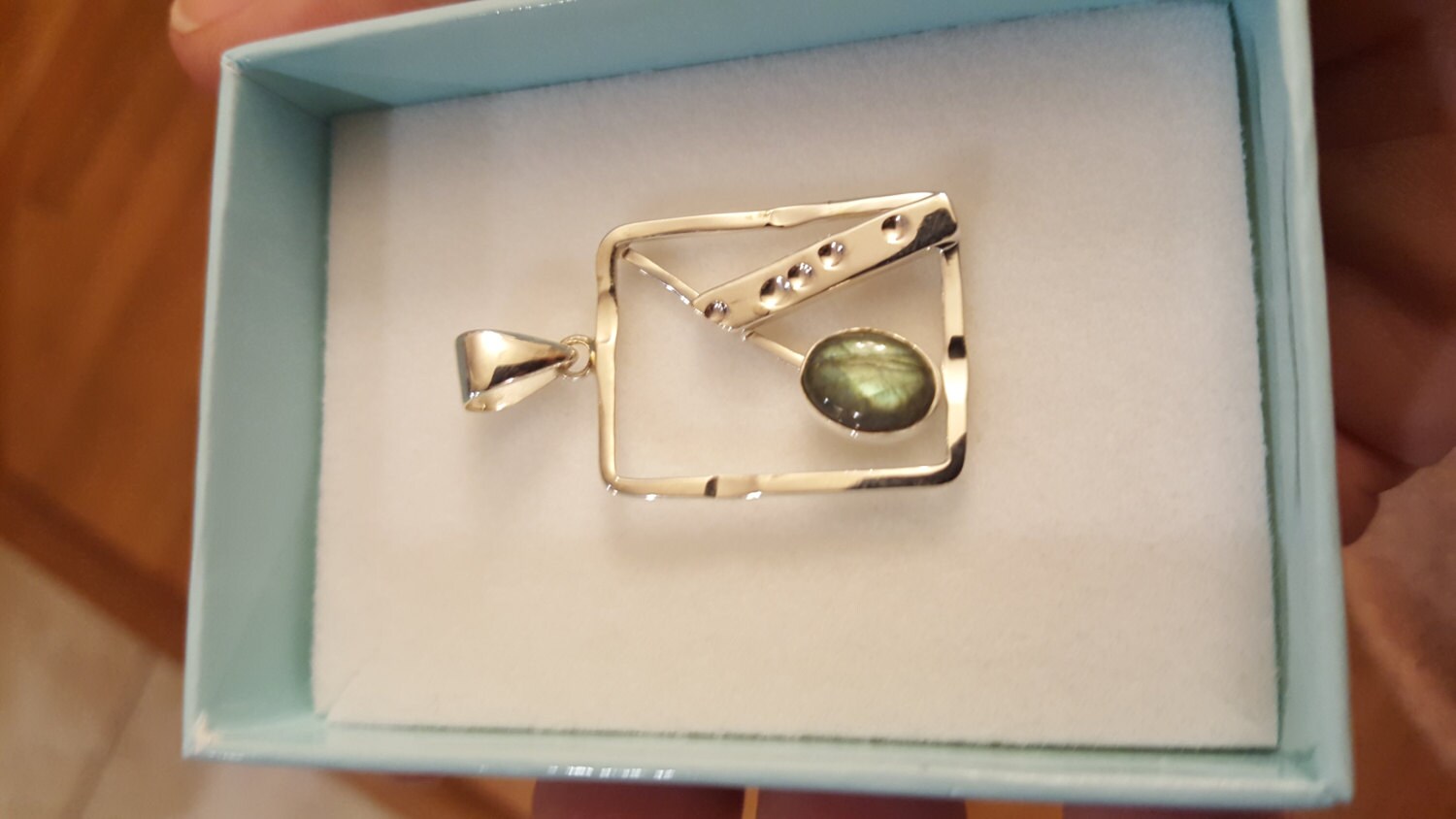 Moderner Schimmernder Labradorit Sterling Silber Anhänger Und 16 Zoll Kette von DianaReevesJewelry