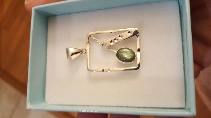 Moderner Schimmernder Labradorit Sterling Silber Anhänger Und 16 Zoll Kette von DianaReevesJewelry