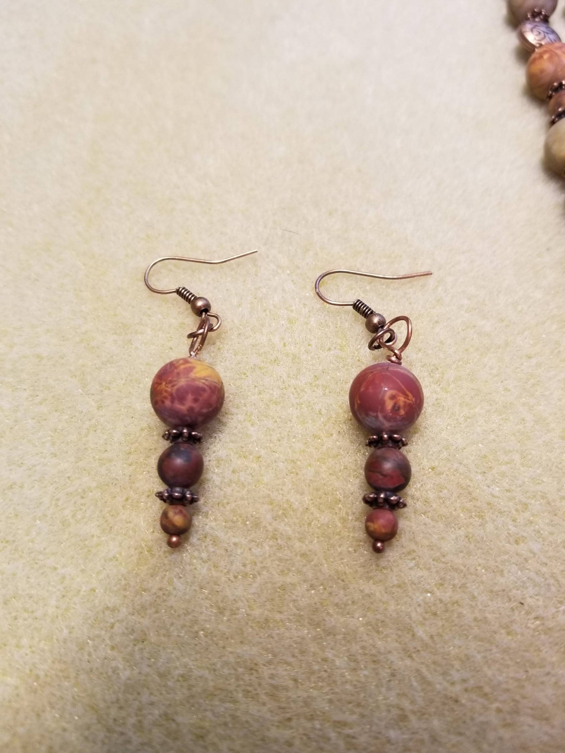 Ohrringe Aus Creek Jaspis Und Kupferperlen von DianaReevesJewelry