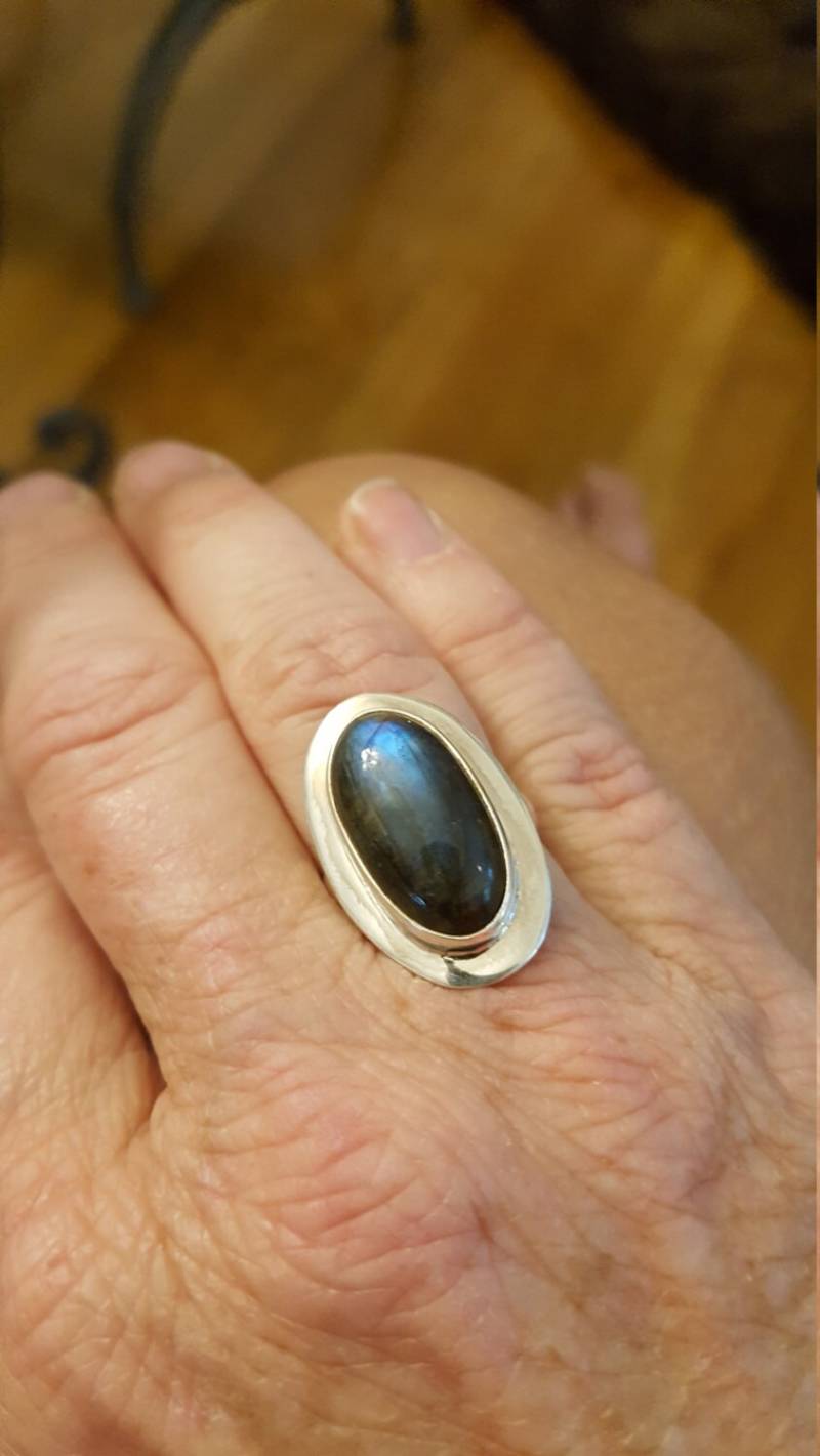 Ovaler Labradorit-Ring Aus Sterlingsilber, Größe 7 von DianaReevesJewelry