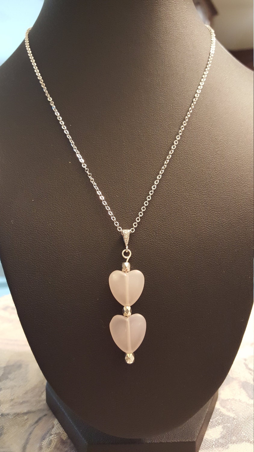 Rosenquarz Herz Anhänger Mit Silber Beads Und Kette von DianaReevesJewelry