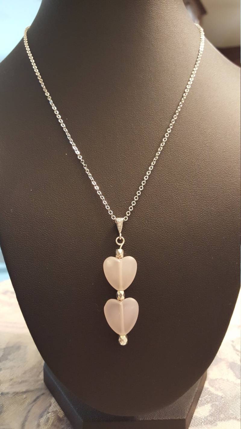 Rosenquarz Herz Anhänger Mit Silber Beads Und Kette von DianaReevesJewelry