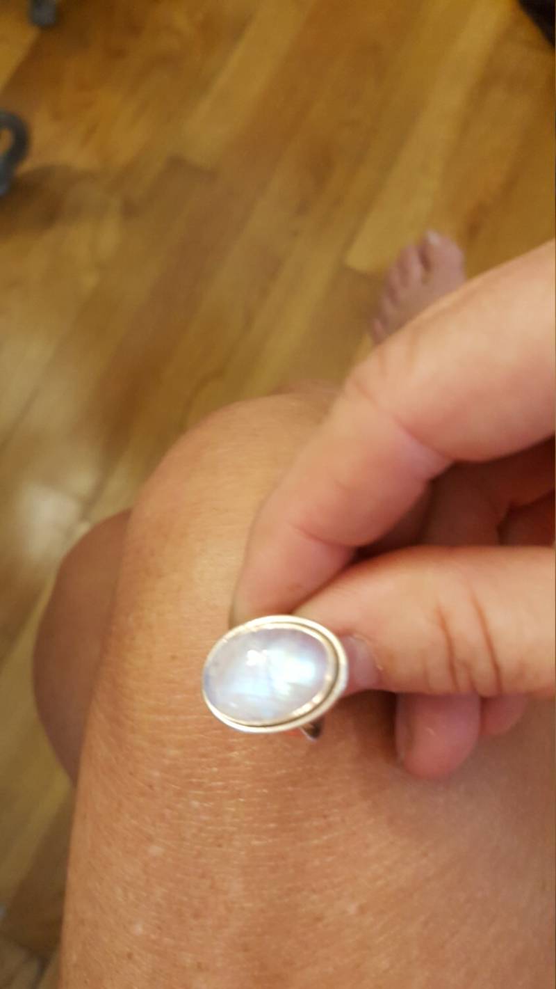 Blau Schimmernder Regenbogen Mondstein Solitär Ring. Größe 7, Sterlingsilber von DianaReevesJewelry