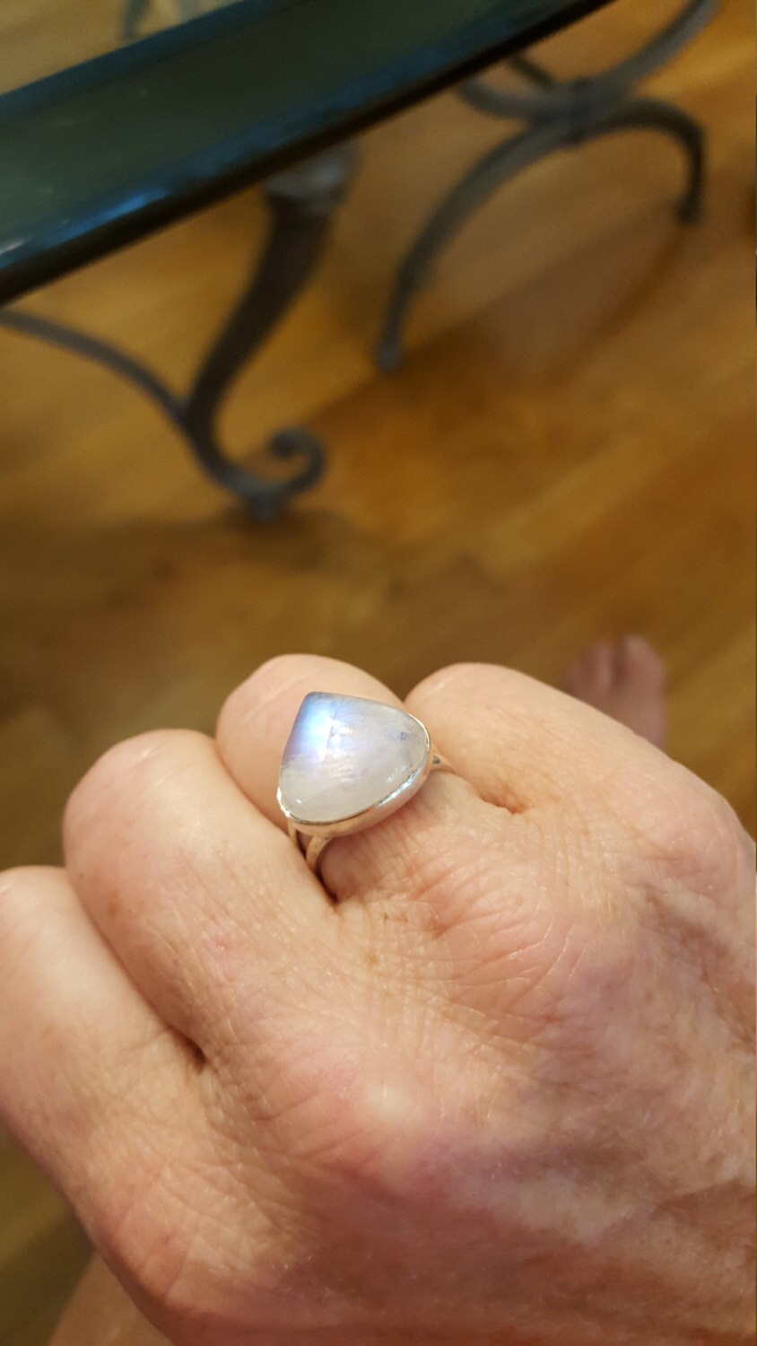 Blau Schimmernder Regenbogen Mondstein Solitär Ring. Größe 7, Sterlingsilber von DianaReevesJewelry