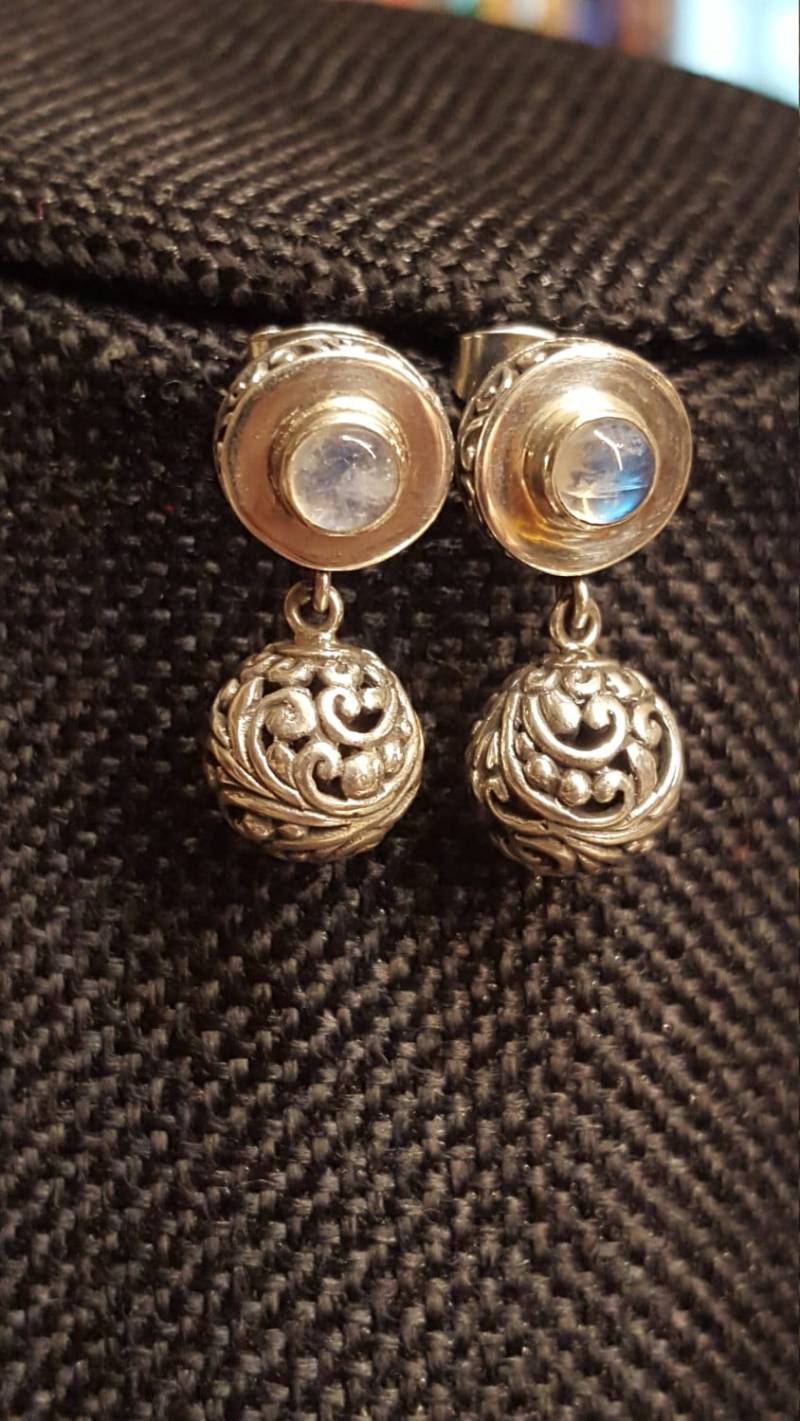 Silber Ohrstecker Mit Regenbogen Mondstein von DianaReevesJewelry