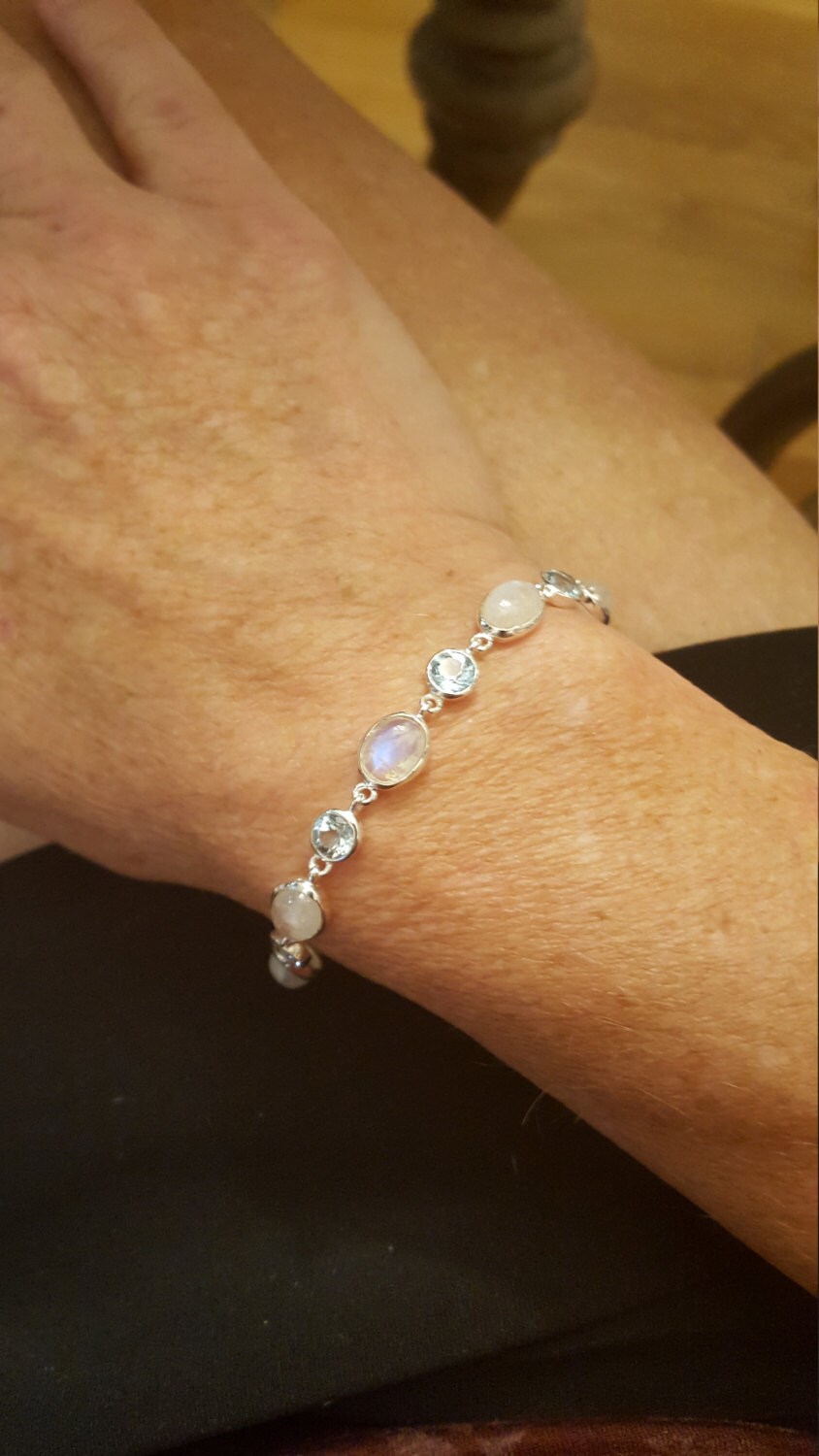 Verstellbares Armband Aus Sterlingsilber, Blautopas Und Regenbogenmondstein von DianaReevesJewelry