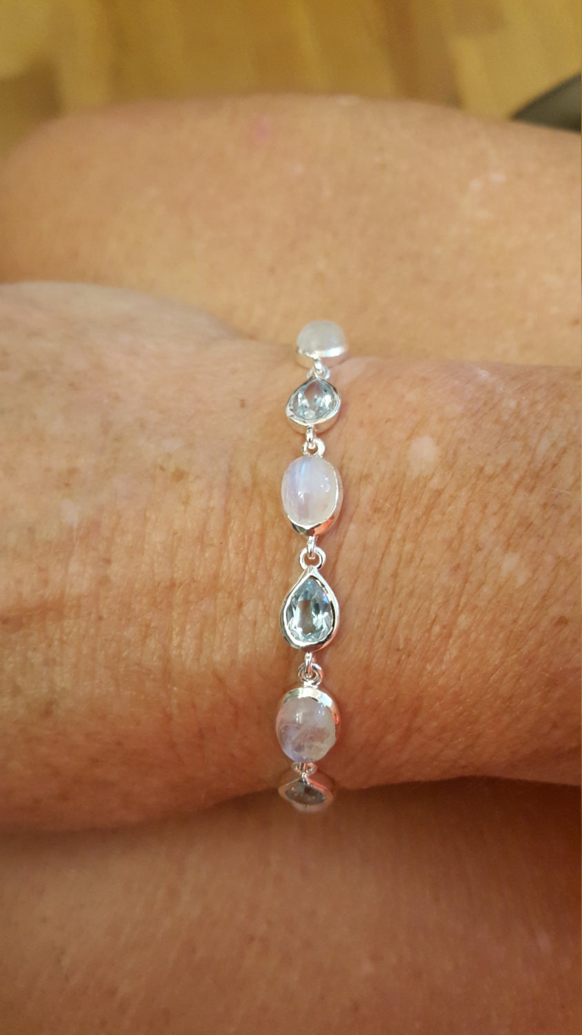 Verstellbares Armband Aus Sterlingsilber, Blautopas Und Regenbogenmondstein von DianaReevesJewelry