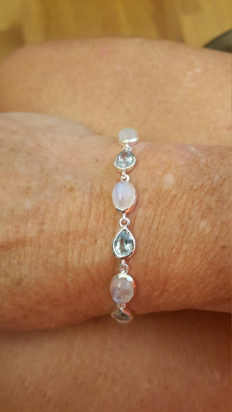 Verstellbares Armband Aus Sterlingsilber, Blautopas Und Regenbogenmondstein von DianaReevesJewelry
