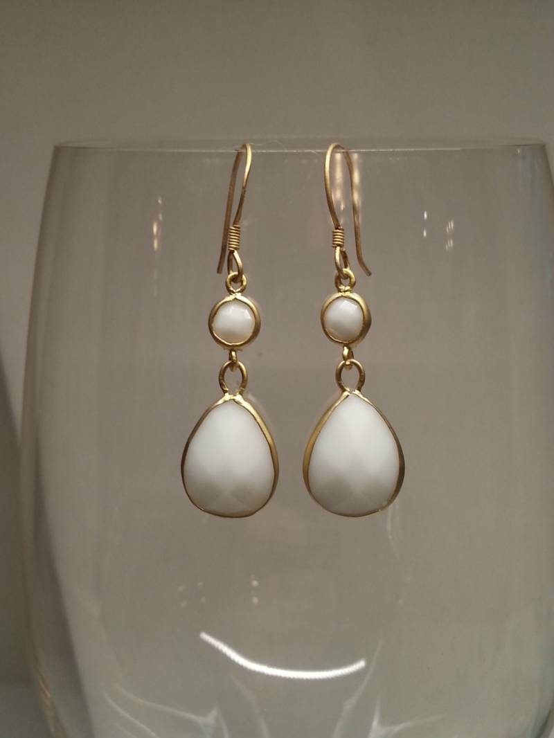 Weißer Achat Vergoldete Sterling Silber Tropfen Ohrringe von DianaReevesJewelry