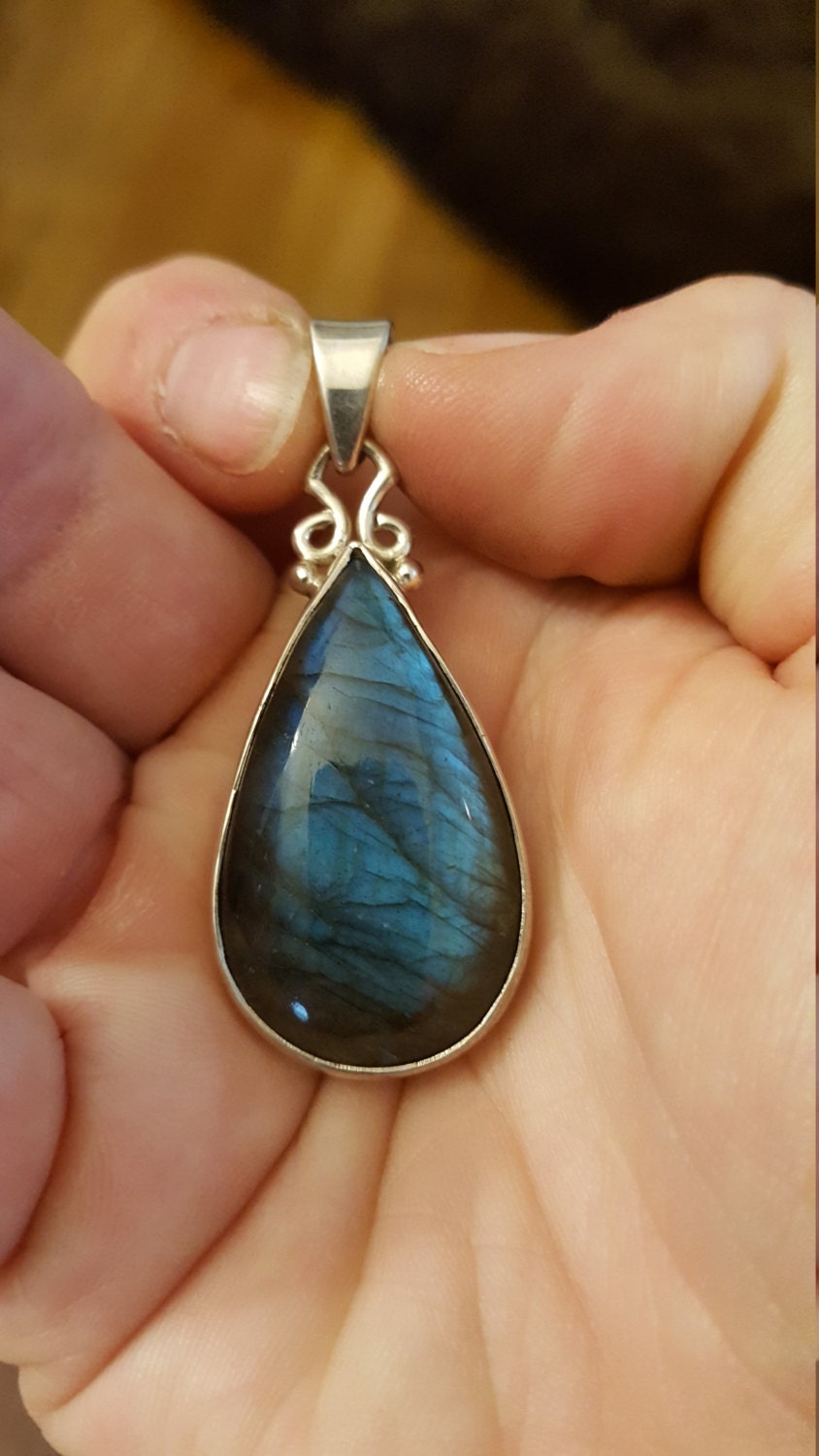 Wunderschöner Blauer Labradorit Anhänger Mit Sterling Silber Fassung Und Anhängerschlaufe von DianaReevesJewelry