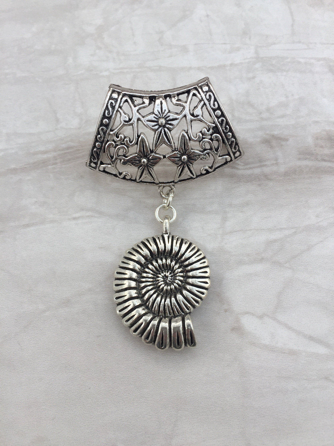 Fossil Ammonit Schal Anhänger, Schmuck, Silber Anhänger von DianaSianCrafts