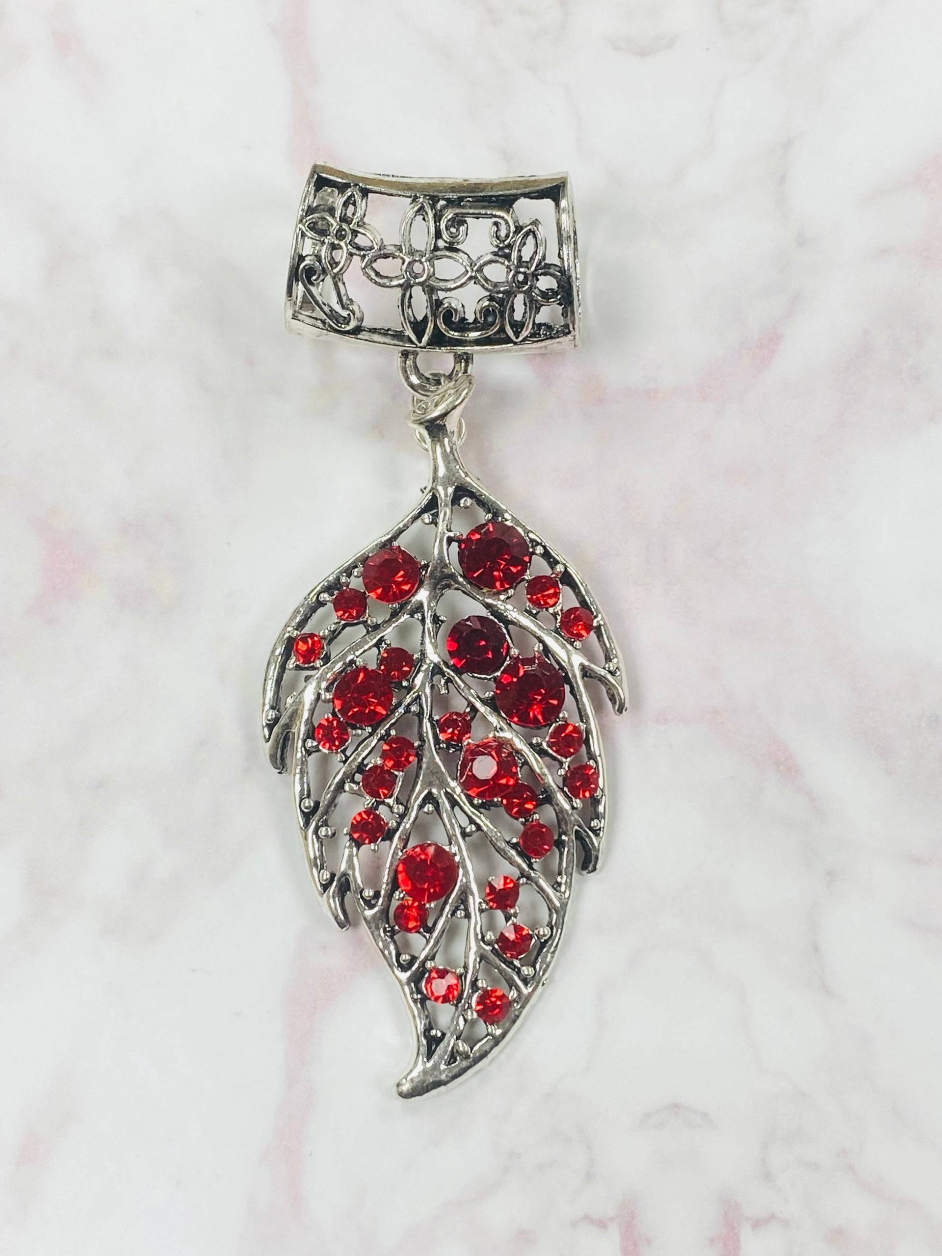 Rote Strass Blatt Schal Anhänger Silber, Anhänger, Schmuck, Silber von DianaSianCrafts