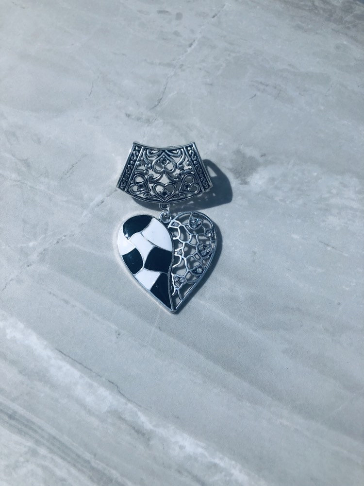 Schal Anhänger Silber, Anhänger, Schmuck, Schwarz Weiß von DianaSianCrafts