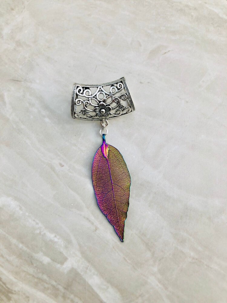 Schillernder Blatt Schal Anhänger von DianaSianCrafts