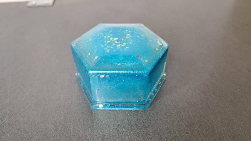 Schmuckdose 6-Eckig Blau Epoxidharz von DianasHolzbauten