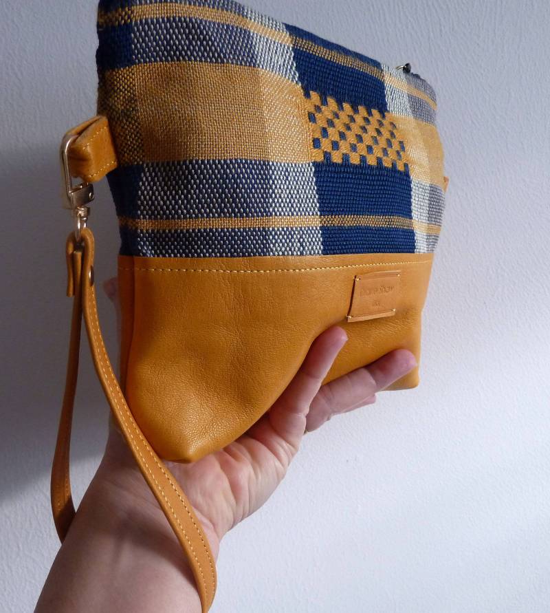Leder Clutch Tasche Mit Handschlaufe, Marineblau, Senfgelb, Original Handgewebter Seidenstoff, Seide Gefüttert, Quaste, Frühlingsgarderobe, Geschenk von DianeShawSilkGifts