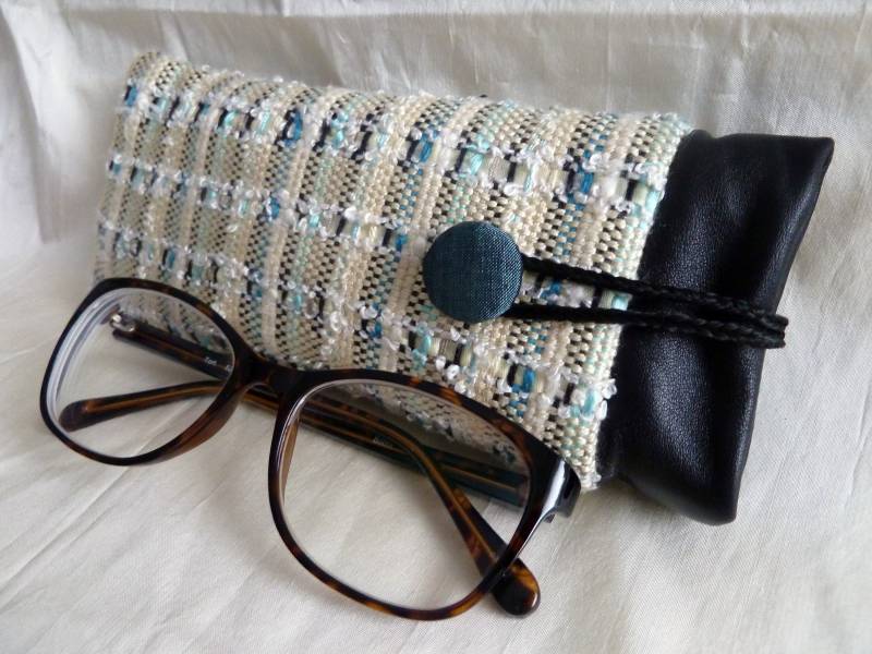 Sale 20% Brillenetui, Brille, Sonnenbrillen Halter, Hand Gewebte Tweed Seide, Weiches Schwarzes Leder, Gepolstertes Seidenfutter von DianeShawSilkGifts