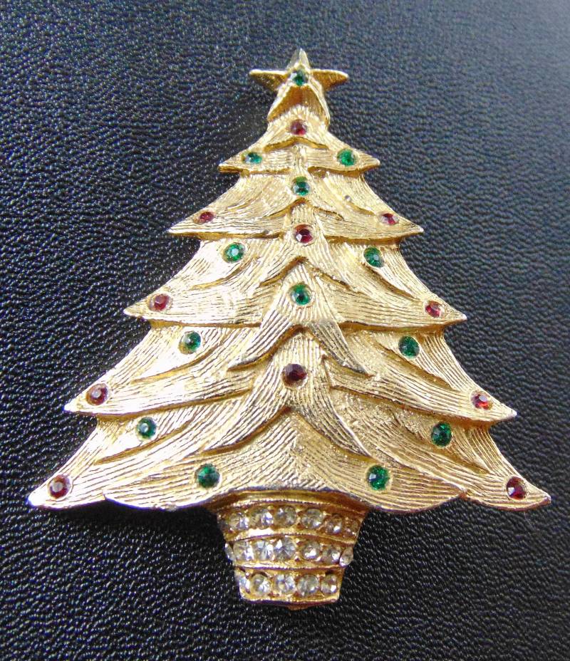 Jahrgang Unsigniert Benedikt Ny Strukturierte Goldtone Korb-Baum-Brosche Mit Roten Und Grünen Strass von DianesJewelsnMore