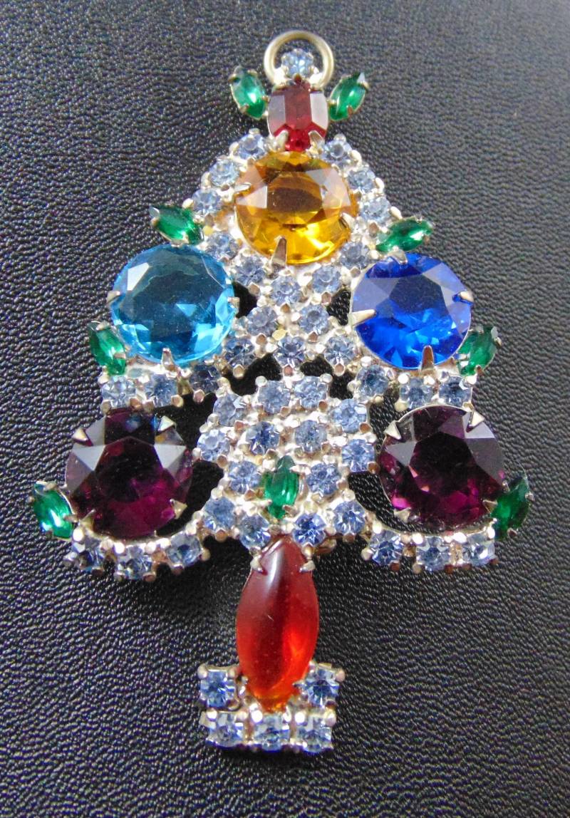 Jahrgang Unsigniert Engel Weihnachtsbaum Brosche in Hellblauem Saphir Strass Und Multi-Glas-Steine von DianesJewelsnMore