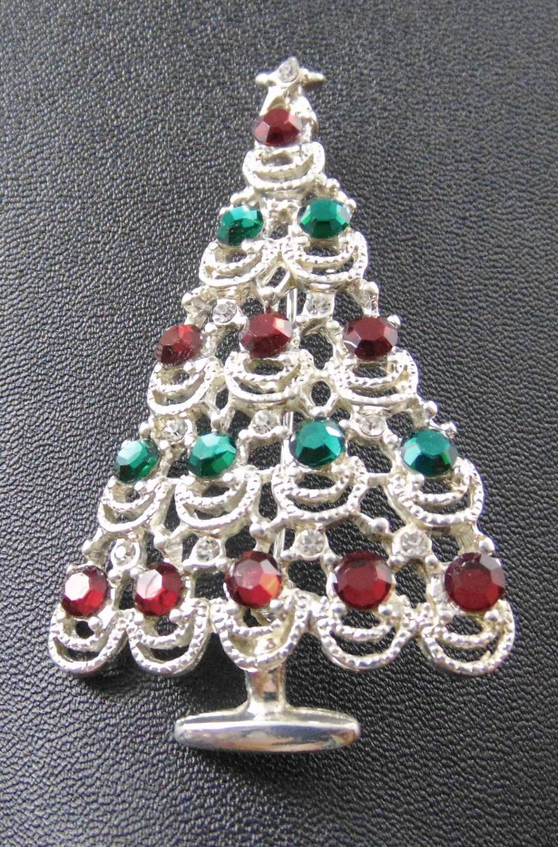 Jahrgang Unsigniert Wellenschliff Weihnachtsbaum Brosche Mit Roten Und Grünen Flatbacks Strasssteinen von DianesJewelsnMore