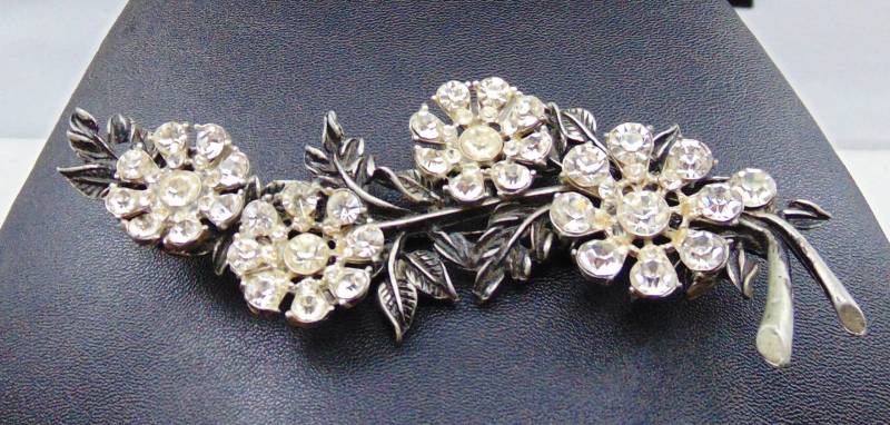 Riesige H. Pomerantz Blumen Brosche in Strasssteinen von DianesJewelsnMore