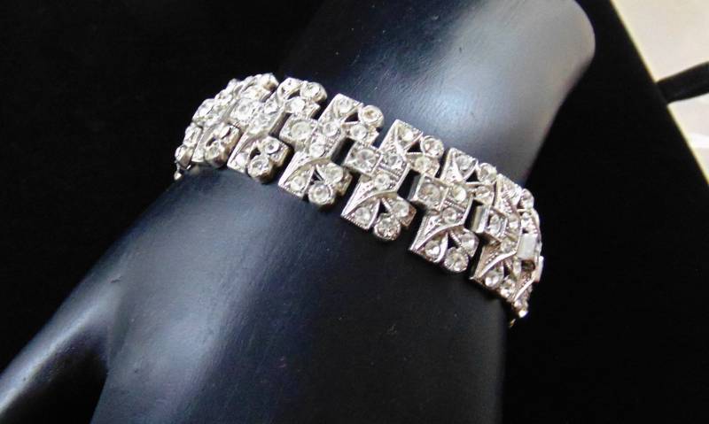 Vintage Unsigniert Art Deco Potmetal Und Klare Strass Artikulierten Link Armband von DianesJewelsnMore