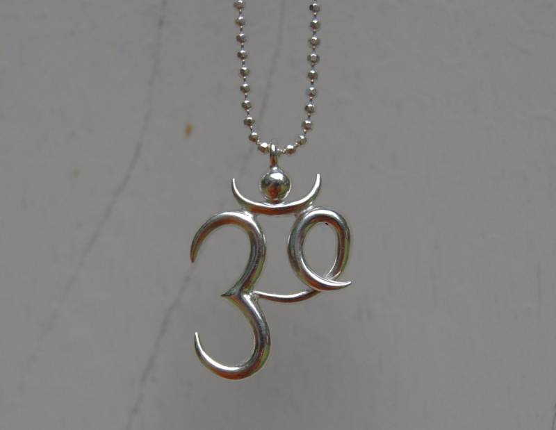 Silber Om Halskette von DiannaBDesigns