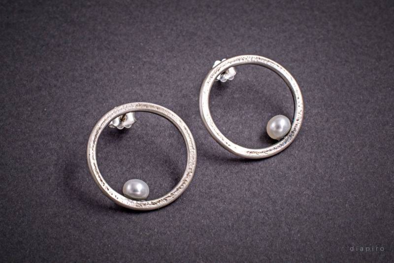 Runde Form Ohrstecker Handgemachte Braut Ohrringe, Matt Silber Perle Ohrringe Runde Form Ohrstecker Handgemachte Braut Ohrringe, Matt Silber Perle Ohrringe von Diapiro