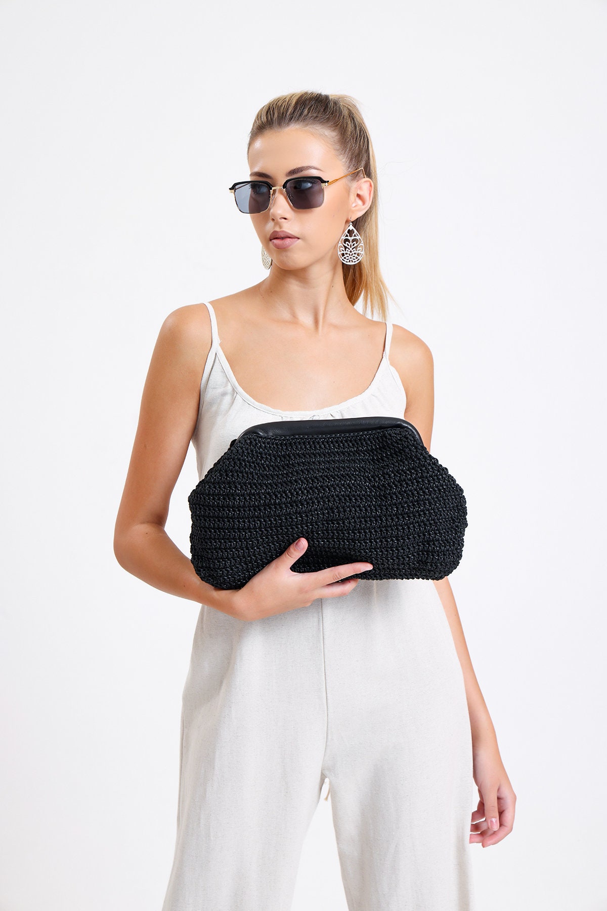 Häkeln Schwarze Clutch Wolke Tasche, Häkeln Strohhandtaschen Für Frauen, Raffia Clutch, Abendhandtaschen, Strohtasche, Kupplung Geldbörse von DiapolisDesign