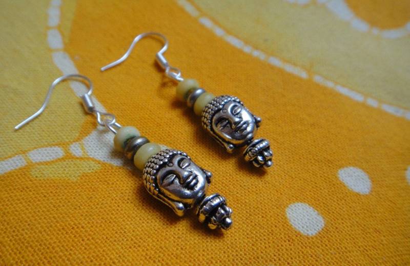 Petite Buddha Kopf Perlen Ohrringe Geschenk Für Ihre Zen Quan Yin von DiasporaDesigns