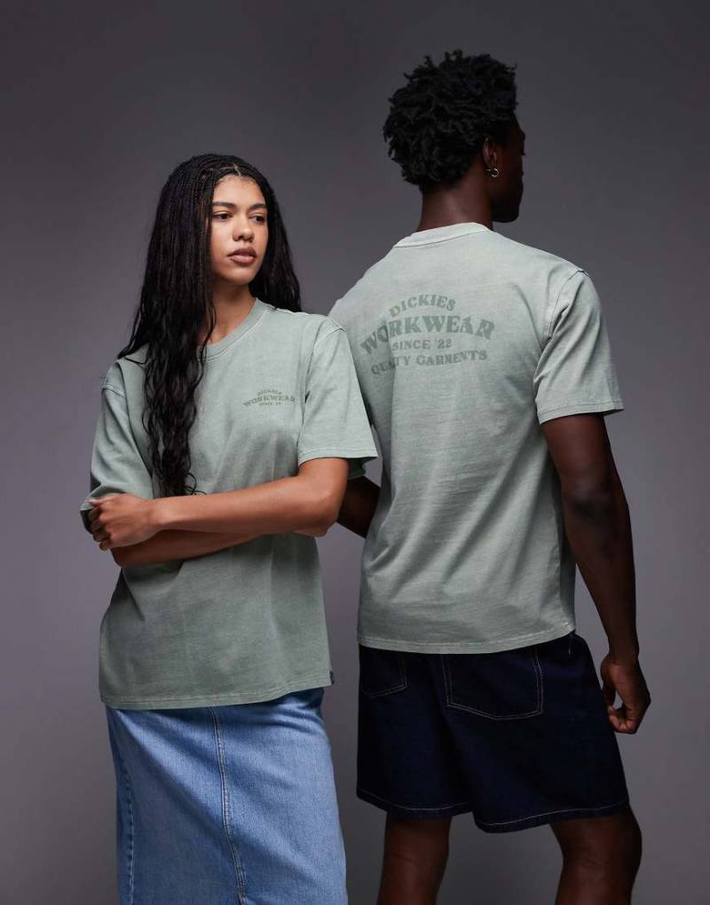 Dickies - Christiana - T-Shirt in Hellgrün mit großem gleichfarbigem Logo auf der Vorderseite von Dickies