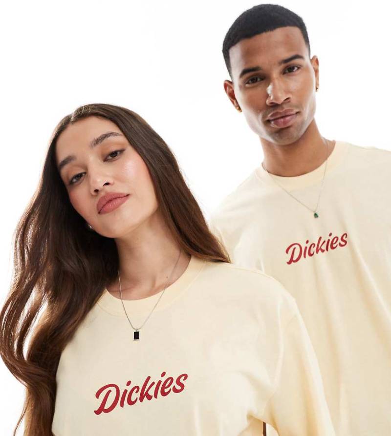 Dickies Curves - T-Shirt in Pastellgelb mit mittigem Logo-Schriftzug, exklusiv bei ASOS von Dickies