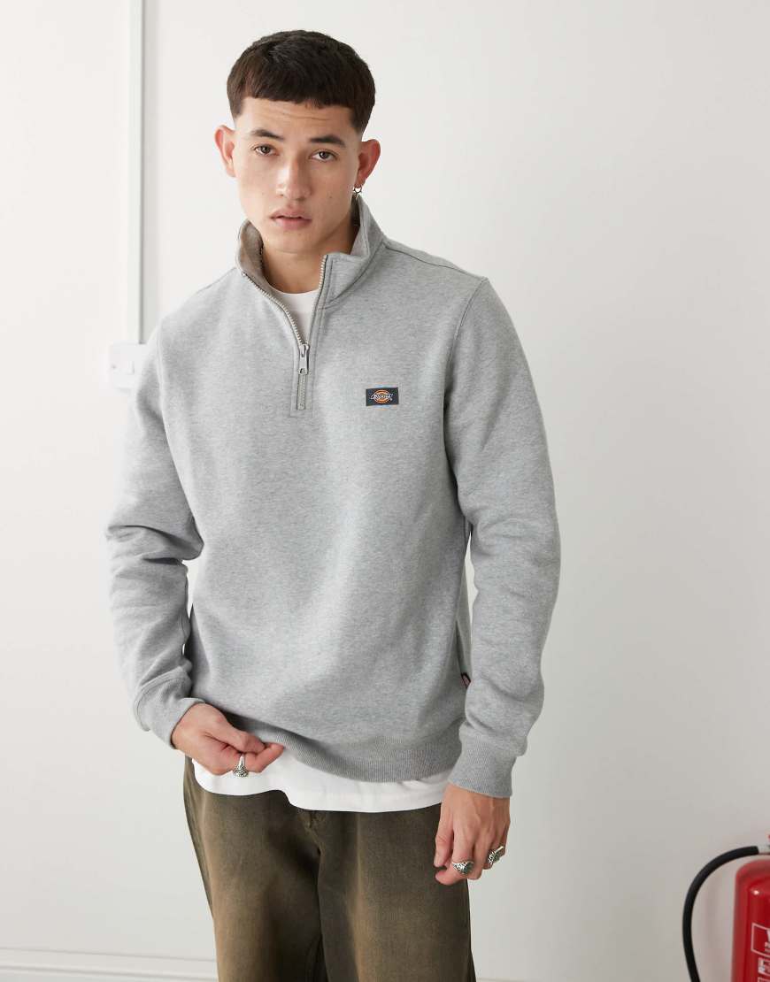Dickies - Oakport - Pullover in Grau meliert mit kurzem Reißverschluss und kleinem Logo Dickies - Oakport - Pullover in Grau meliert mit kurzem Reißverschluss und kleinem Logo von Dickies