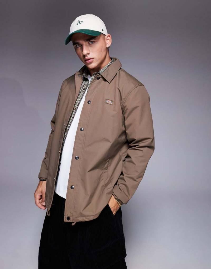 Dickies - Oakport - Trainerjacke in Braun, exklusiv bei ASOS von Dickies