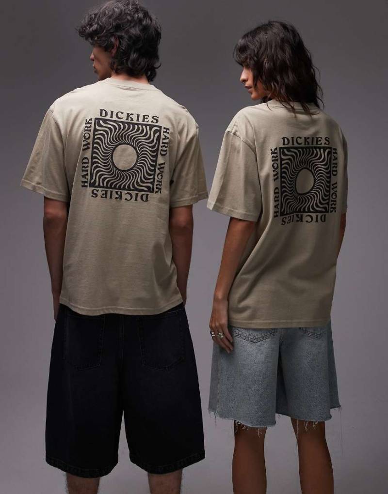 Dickies - Oatfield - T-Shirt in Hellbraun mit Grafikprint am Rücken von Dickies