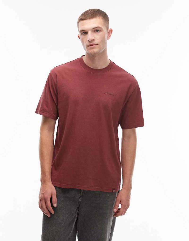 Dickies - Plentywood - T-Shirt in verwaschenem Burgunderrot mit Logo auf der linken Brust von Dickies
