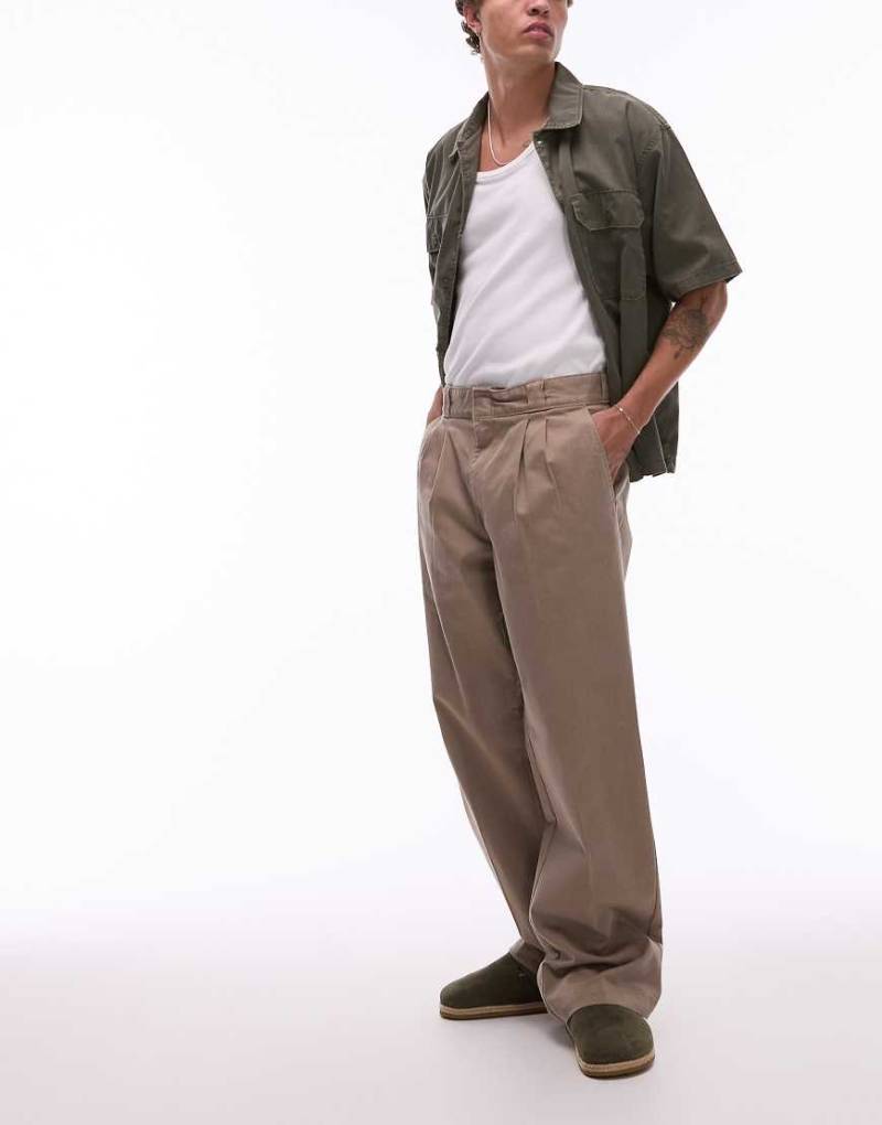 Dickies - Unionville - Weit geschnittene Work-Hose in Hellbraun mit Bundfalten Dickies - Unionville - Weit geschnittene Work-Hose in Hellbraun mit Bundfalten von Dickies