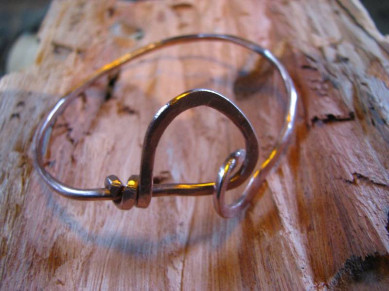 Kupfer Armreif Haken Und Schleife. Recycelter Kupferarmreif Kupfer Armreif Haken Und Schleife. Recycelter Kupferarmreif von Didikais