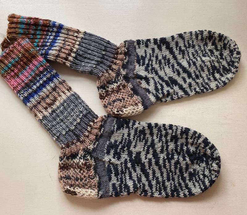 Socken Gr43 Wollsocken Handgestrickt Feines Garn Ganzjahres Strümpfe Hausstrümpfe Wollstrümpfe von DieAltePosthalterei