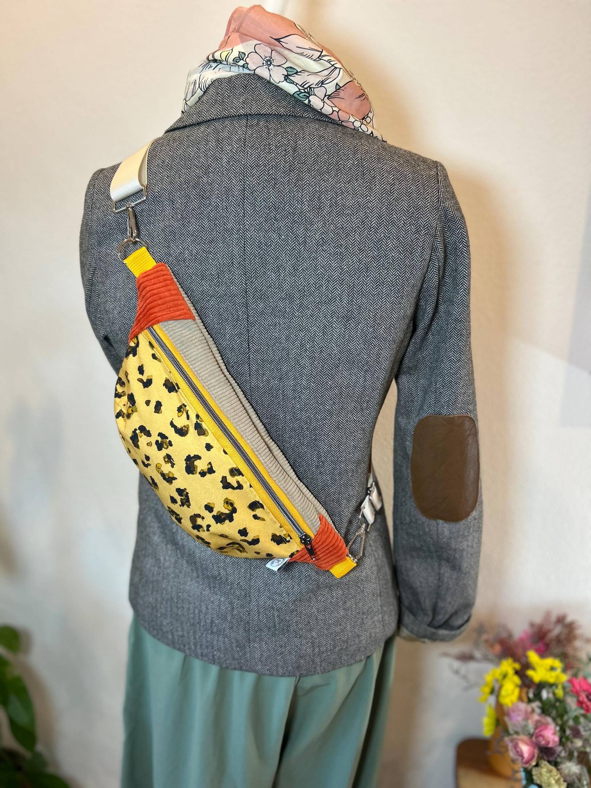 Bauchtasche Leo Gelb/Cord, Tasche, Crossbody Bag, Damen, Gürteltasche Handtasche, Wimmal, Boho von DieFreudemacherei