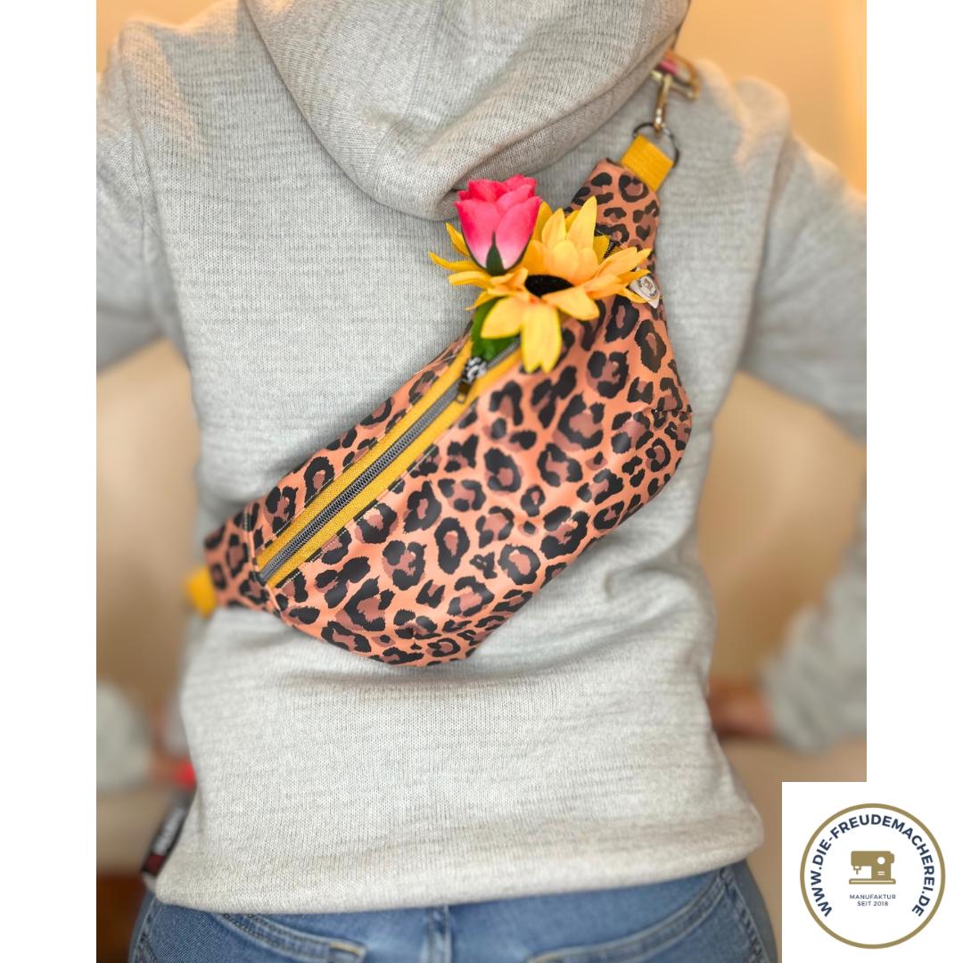 Bauchtasche Leo Rosa, Tasche, Crossbody Bag, Damen, Gürteltasche, Handtasche, Wimmal, Boho von DieFreudemacherei