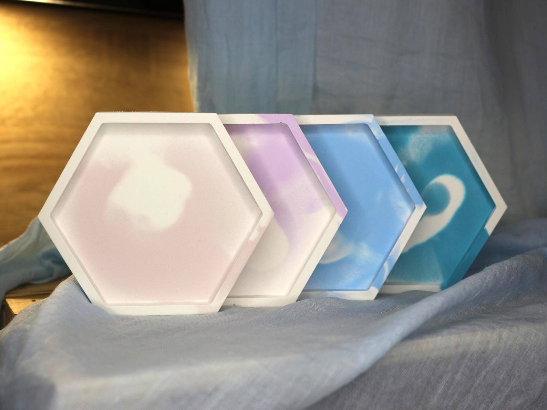 Hexagon Untersetzer Mit Zartem Farbverlauf Hexagon Untersetzer Mit Zartem Farbverlauf von DieFuechsinStudio