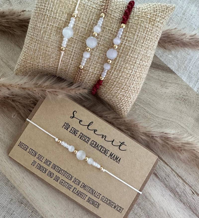 Armband Makramee Frisch Gebackene Mama Naturstein Selenit „Dein Unterstützer" Beruhigung Glasperlen - Vergoldet Handmade & Personalisierbar von DieGeschenkemacherei