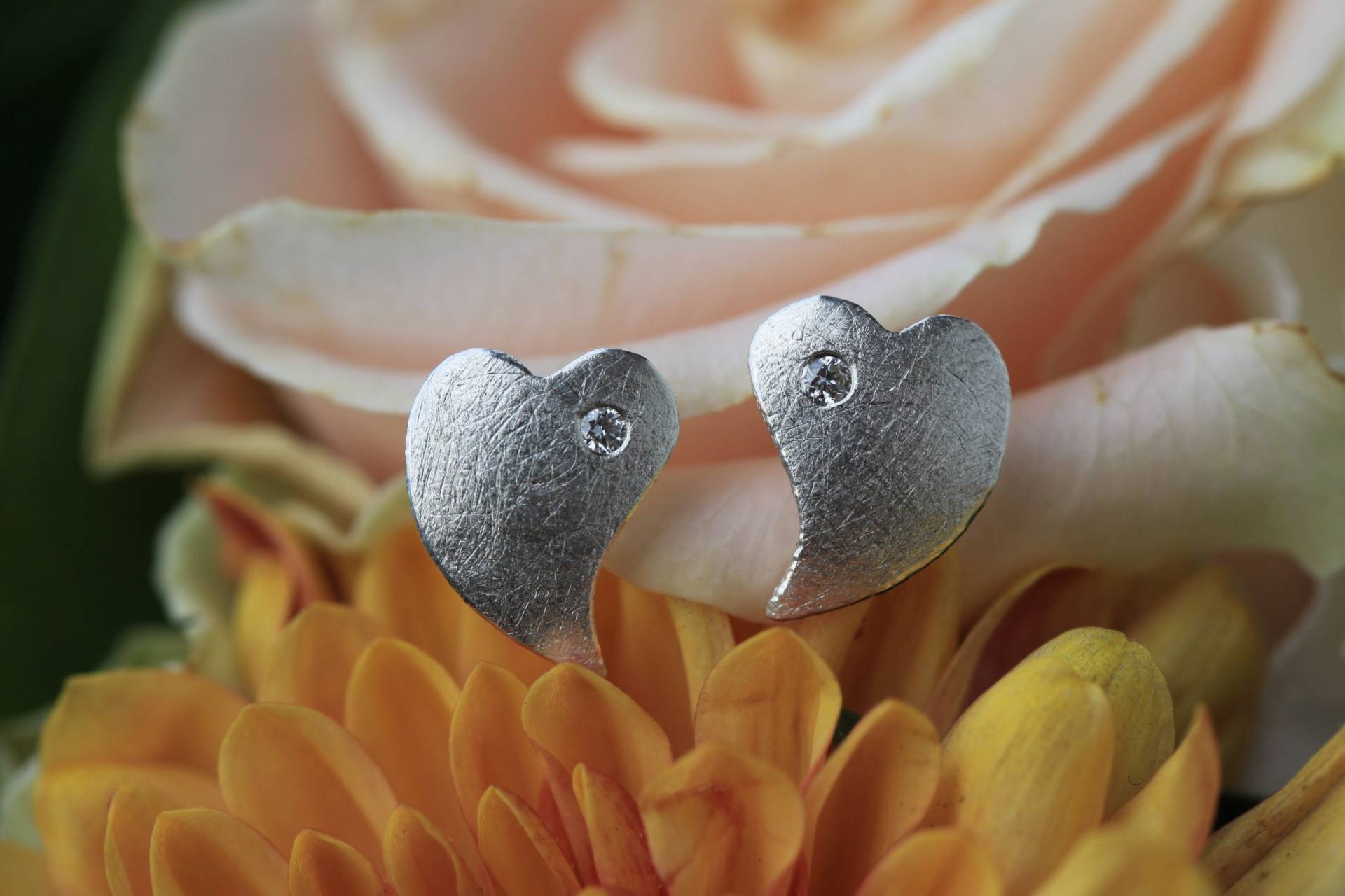 Herz Ohrstecker Brillant 925 Silber Handmade , Brillianten Diamanten, Diamant von DieGoldschmiedin