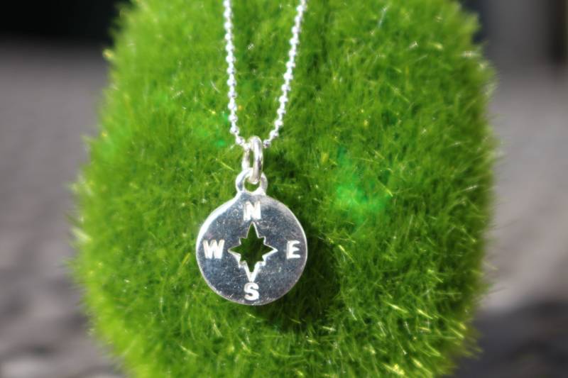Windrose Anhänger Mit Stern Kette Länge Wählbar 925 Silber Kompass Reisen Welt Freundin Lieblingsmensch Kugelkette Ankerkette Halskette Windrose Anhänger Mit Stern Kette Länge Wählbar 925 Silber Kompass Reisen Welt Freundin Lieblingsmensch Kugelkette Ankerkette Halskette von DieGoldschmiedin