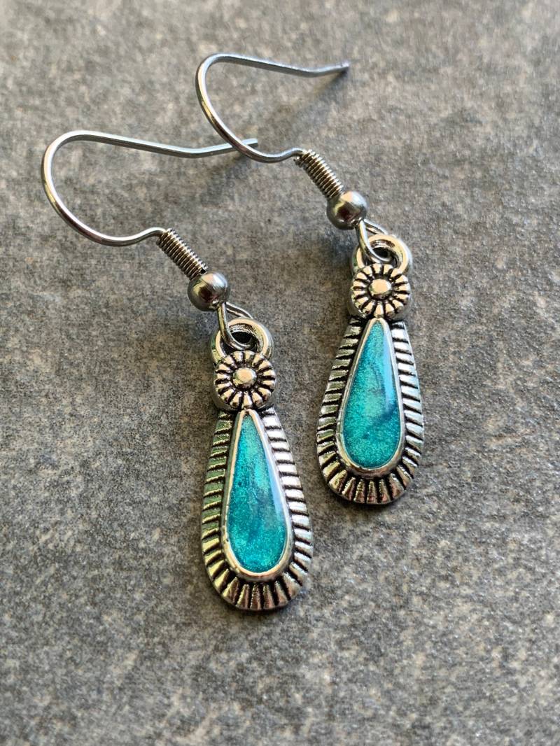 Kleine Türkise Hängeohrringe Im Bohostyle in , Silberfarben Oder Bronzefarben Kleine Türkise Hängeohrringe Im Bohostyle in , Silberfarben Oder Bronzefarben von DieHangLage