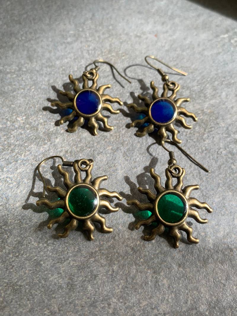 Sonnenohrringe Mit Blauem Oder Grünem Resin von DieHangLage